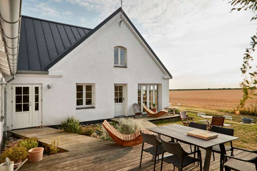 Steel profiles on “Morten Korch style” property, Ydeøvej 26, 4900 Nakskov